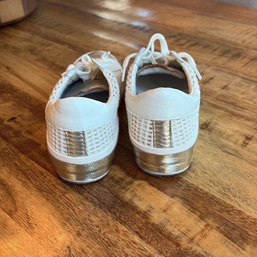 Dolce vita cream and gold tennis shoes - Picture 4 of 4